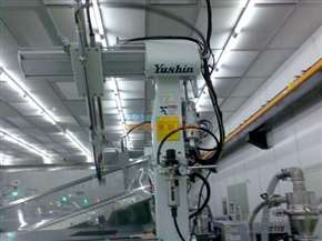 電子廠皮帶流水線工作臺與廣東機械手輸送機 專業(yè)廠家的電子節(jié)能產(chǎn)品